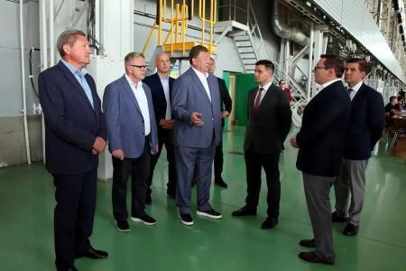 От авиации до сельского хозяйства: Владимир Кашин посетил ключевые предприятия Луховицкого округа