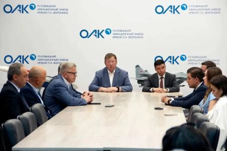 От авиации до сельского хозяйства: Владимир Кашин посетил ключевые предприятия Луховицкого округа
