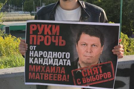 Калининградские коммунисты вышли на одиночные пикеты в поддержку товарищей