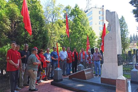 Коммунисты почтили память первого руководителя Брянской области А.П. Матвеева