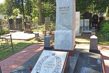 Коммунисты почтили память первого руководителя Брянской области А.П. Матвеева