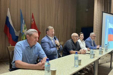 От авиации до сельского хозяйства: Владимир Кашин посетил ключевые предприятия Луховицкого округа