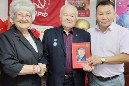 Сергей Левченко и Вячеслав Куличкин в Алдане: от партийного актива - к открытому разговору с жителями