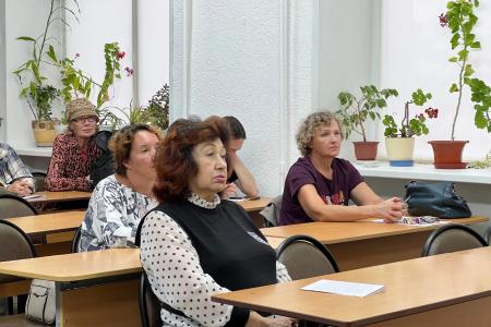 Боевой настрой и защита каждого голоса: Юрий Балахонцев встретился с членами УИК Ленинского района Ижевска