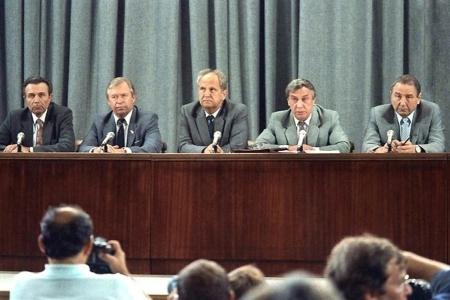 Дата в истории. 19 августа 1991 г. в СССР было объявлено о создании Государственного комитета по чрезвычайному положению (ГКЧП)