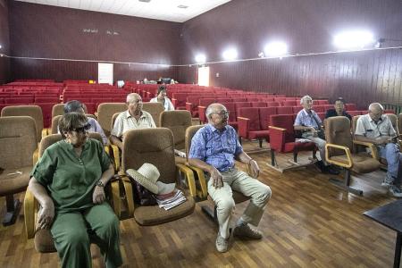 Депутат Народного Хурала Калмыкии Петр Эрендженов провел встречи с избирателями в Юстинском районе