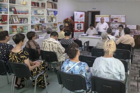 Лаганские встречи лидера коммунистов Калмыкии - вице-спикера Народного Хурала Николая Нурова