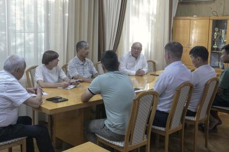 Лаганские встречи лидера коммунистов Калмыкии - вице-спикера Народного Хурала Николая Нурова