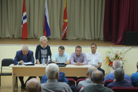 Омская область. Депутат Госдумы Андрей Алехин в Калачинске провел встречу с жителями и собрал наказы на новый срок