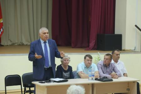 Омская область. Депутат Госдумы Андрей Алехин в Калачинске провел встречу с жителями и собрал наказы на новый срок