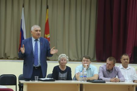 Омская область. Депутат Госдумы Андрей Алехин в Калачинске провел встречу с жителями и собрал наказы на новый срок