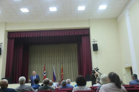 Омская область. Депутат Госдумы Андрей Алехин в Калачинске провел встречу с жителями и собрал наказы на новый срок