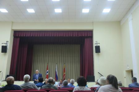 Омская область. Депутат Госдумы Андрей Алехин в Калачинске провел встречу с жителями и собрал наказы на новый срок