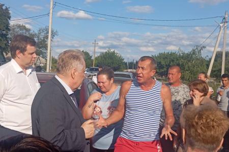 Воронежская область: Депутат Россошанского райсовета Воронежской области Сергей Толстун о встречах депутатов Обухова и Рослика с жителями района
