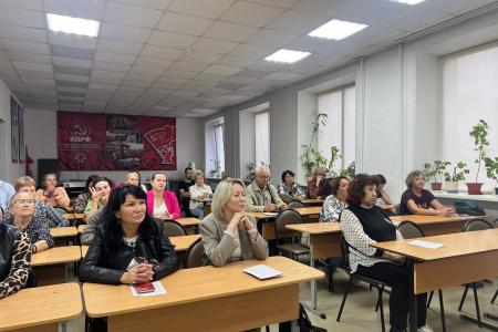 Боевой настрой и защита каждого голоса: Юрий Балахонцев встретился с членами УИК Ленинского района Ижевска