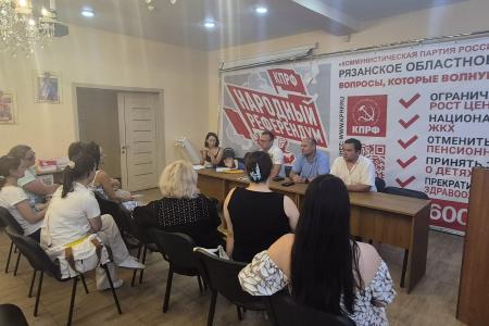 Депутат Государственной Думы Владимир Исаков встретился  с жителями города Рязани