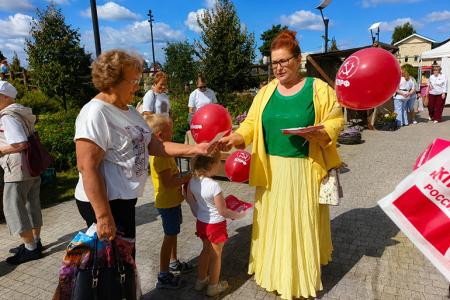 День Лежневского района Ивановской области: коммунисты и комсомольцы обсудили с жителями «Программу Победы»