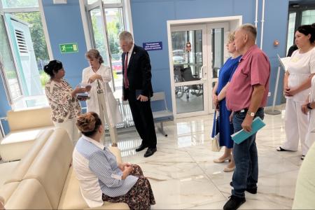 В фокусе народных задач: депутат Госдумы Алексей Куринный проверил работу новокузнецкой поликлиники № 5