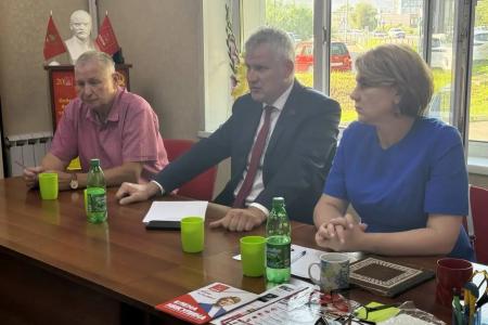 Курс на Победу: Коммунисты Новокузнецка обсудили стратегию работы с Алексеем Куринным