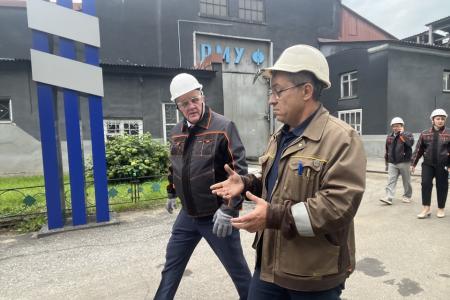 Промышленное сердце Кузбасса: депутат Государственной Думы Николай Коломейцев посетил Новокузнецкий завод ферросплавов