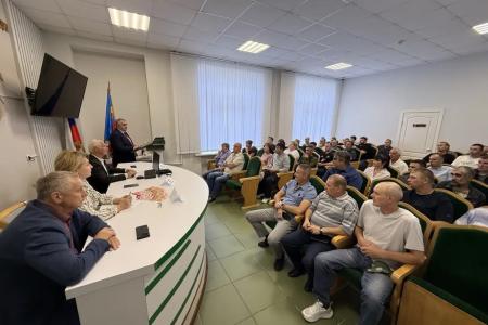 Кузбасс. В Шерегеше прошла встреча депутата Госдумы Н.В. Коломейцева с рабочими в горнорудном управлении
