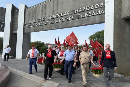 Коммунисты Северного Кавказа и Ставропольского края отправили 158-й гуманитарный конвой на Донбасс