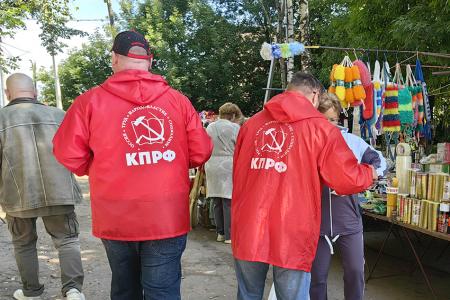 Кандидаты от КПРФ Александр Бойков и Владимир Любимов зафиксировали проблемы города Вичуга Ивановской области во время встреч с избирателями