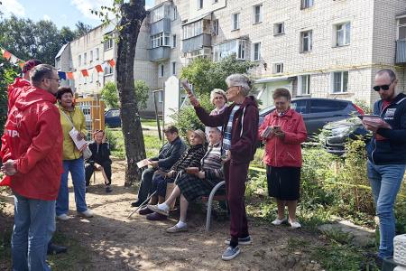 Кандидаты от КПРФ Александр Бойков и Владимир Любимов зафиксировали проблемы города Вичуга Ивановской области во время встреч с избирателями