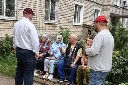 Кандидаты от КПРФ Александр Бойков и Владимир Любимов зафиксировали проблемы города Вичуга Ивановской области во время встреч с избирателями