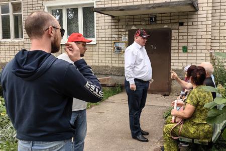 Кандидаты от КПРФ Александр Бойков и Владимир Любимов зафиксировали проблемы города Вичуга Ивановской области во время встреч с избирателями