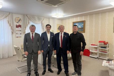 Нева покорилась коммунистам. Марат Музаев и Ярослав Кобаладзе преодолели 77 километров в честь 100-летия со дня рождения Фиделя Кастро