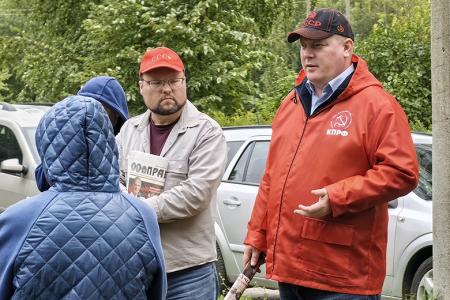 Кандидаты в депутаты Госдумы от КПРФ Александр Бойков и Владимир Любимов провели встречи с жителями Кинешемского района Ивановской области