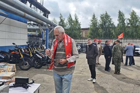 Тысячи тонн ради Победы: кандидат от КПРФ Александр Ищенко принял участие в отправке 159-го конвоя