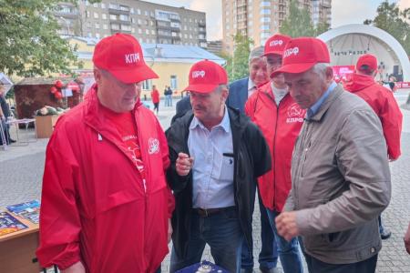 «Вперед в СССР!»: В Новосибирске состоялся фестиваль левой прессы «День Правды»