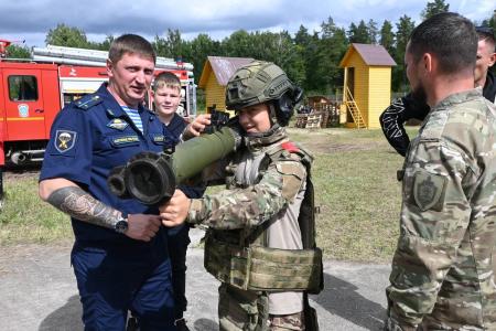 В преддверии Дня знаний в Ульяновске при содействии сенатора А. Гибатдинова прошел масштабный патриотический праздник «Школа Защитников Родины»