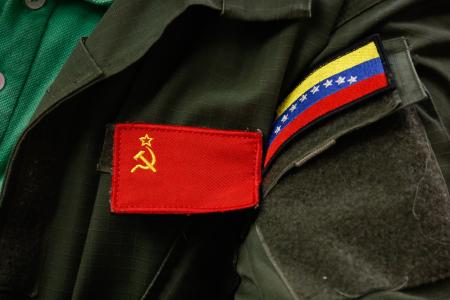 «Когда мы едины — мы непобедимы!»: Российский общественный комитет борется за свободу Николаса Мадуро