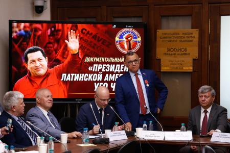 «Когда мы едины — мы непобедимы!»: Российский общественный комитет борется за свободу Николаса Мадуро