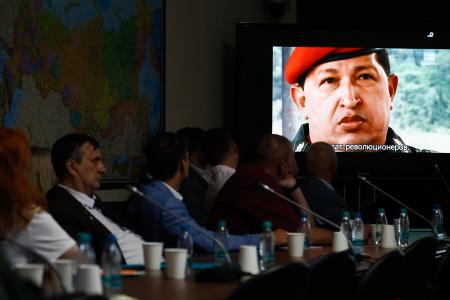 «Когда мы едины — мы непобедимы!»: Российский общественный комитет борется за свободу Николаса Мадуро
