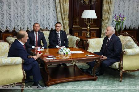 Геннадий Зюганов вручил Ленинскую премию ЦК КПРФ Александру Лукашенко
