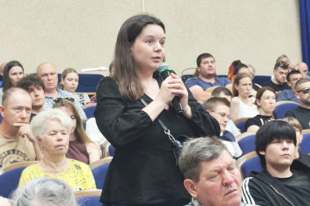 Аншлаг в Тюмени: Николай Бондаренко собрал полный зал в ДК «Железнодорожник»