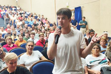 Аншлаг в Тюмени: Николай Бондаренко собрал полный зал в ДК «Железнодорожник»