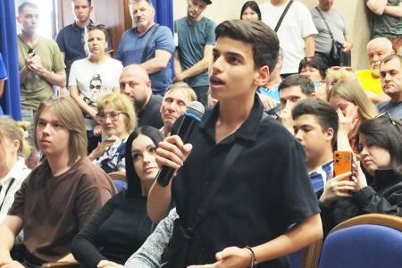 Аншлаг в Тюмени: Николай Бондаренко собрал полный зал в ДК «Железнодорожник»