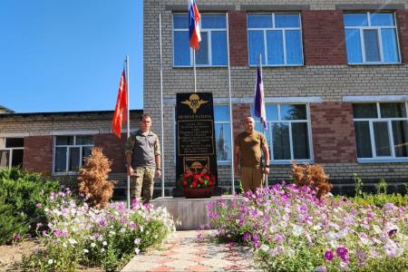 Херсонские коммунисты поздравили десантников с Днём Воздушно-десантных войск