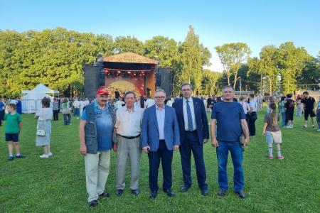Руководитель фракции КПРФ в Мособлдуме Александр Наумов поздравил жителей Ожерелья с Днем железнодорожника