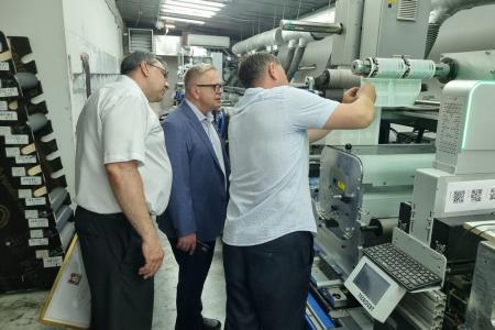 Руководитель фракции КПРФ в Мособлдуме Александр Наумов встретился с коллективом типографии «Эталон и К» в городе Ступино