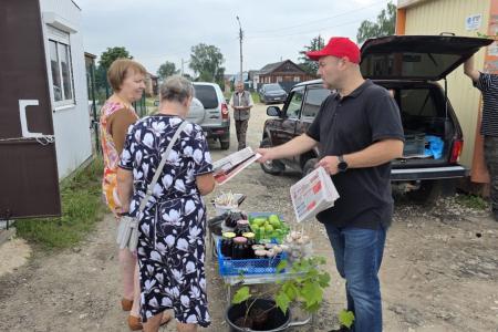 Программу Победы КПРФ в массы: Владимир Исаков принял участие в агитационных мероприятиях на ярмарках в Спасском районе Рязанской области