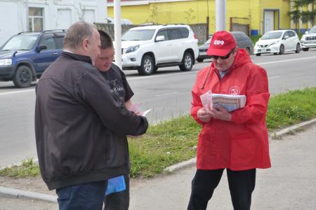 «Красные в городе»: Магаданские коммунисты представили горожанам Программу Победы КПРФ