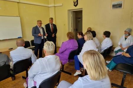 Руководитель фракции КПРФ в Мособлдуме Александр Наумов встретился с коллективами медучреждений в Раменском
