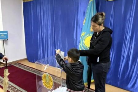 Казбек Тайсаев в день голосования посетил около 20 избирательных участков в Казахстане