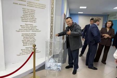 Казбек Тайсаев в день голосования посетил около 20 избирательных участков в Казахстане